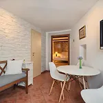 Poetry House 4* سبليت