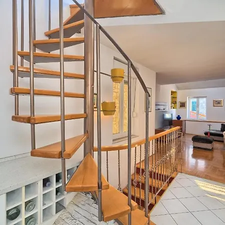 בית הארחה Poetry House 4*