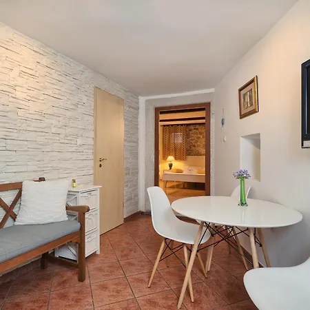 Poetry House 4* Split