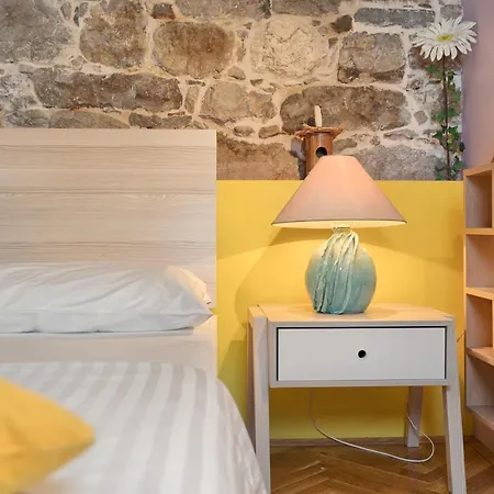 Konukevi Poetry House